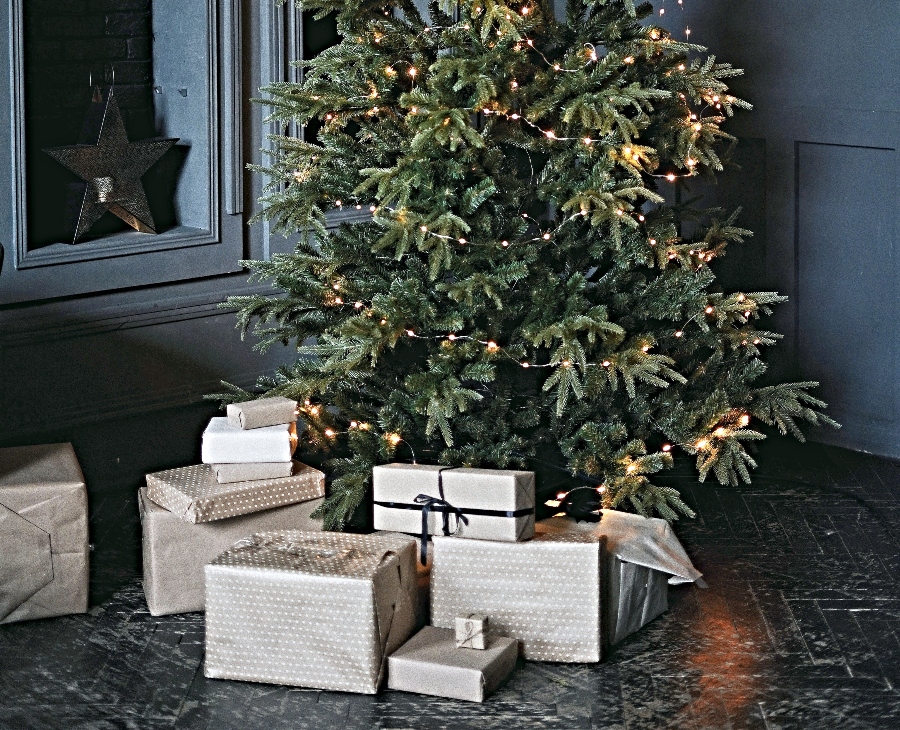 christmas tree and gifts